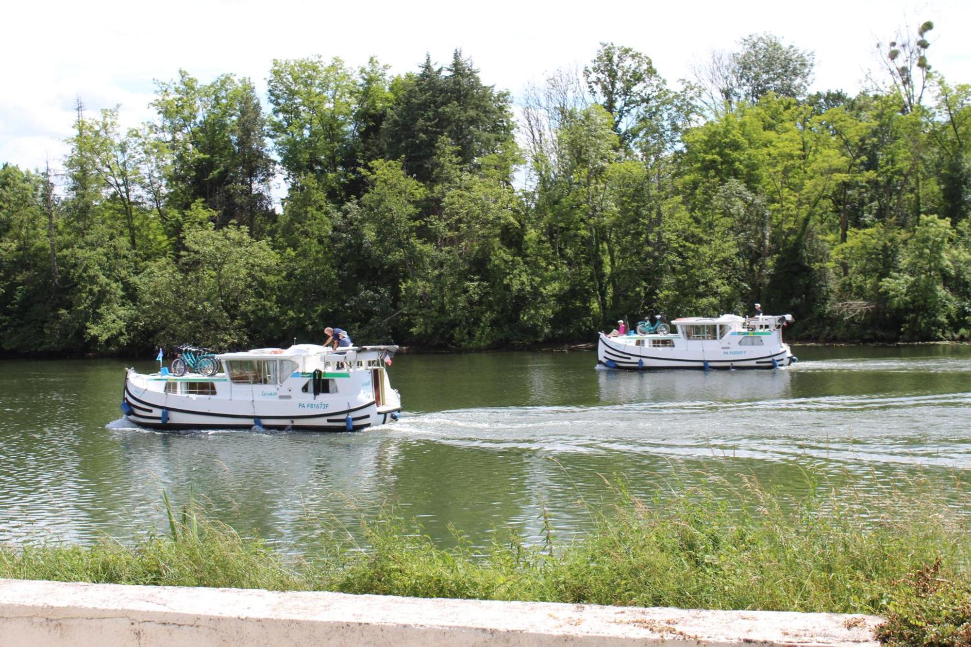 Calme Au Bord De L'Eau Bed and Breakfast Laroche-Saint-Cydroine Buitenkant foto